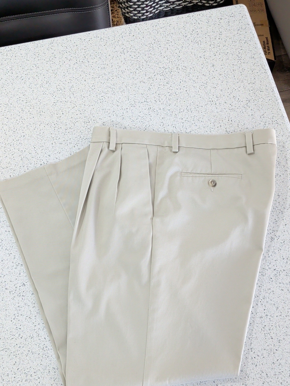 Dockers Men's Pleated Chinos in Light Khaki